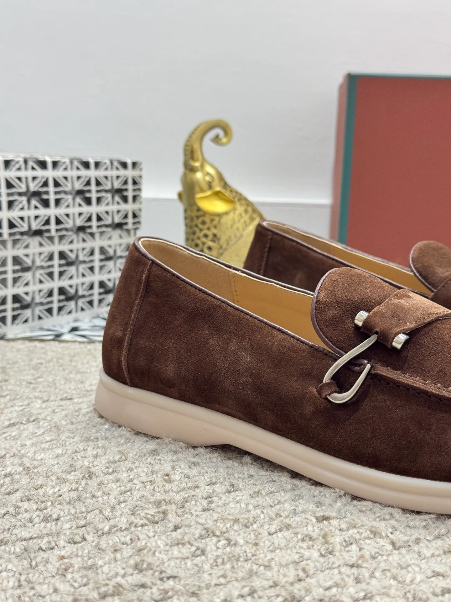 Men's men's shoes 💰380 [New model] 🍓🍓Loro Piana - LP couple model. The new moccasins are made of water-repellent treated suede uppers with rubber soles, a classic. The complex craftsmanship and meticulous structure make the shoes light and soft, allowing you to walk comfortably and freely. Perfect for wearing at the beach or out in the water during the summer. Size: 35-44 (45 customized